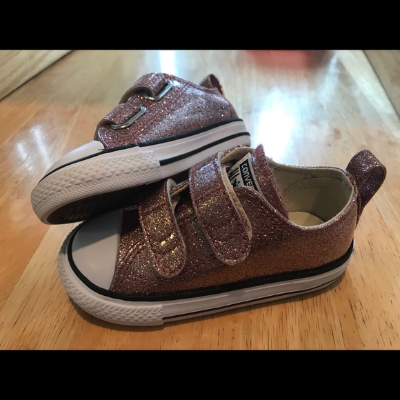 Toddler size 6 converse - Picture 2 of 4